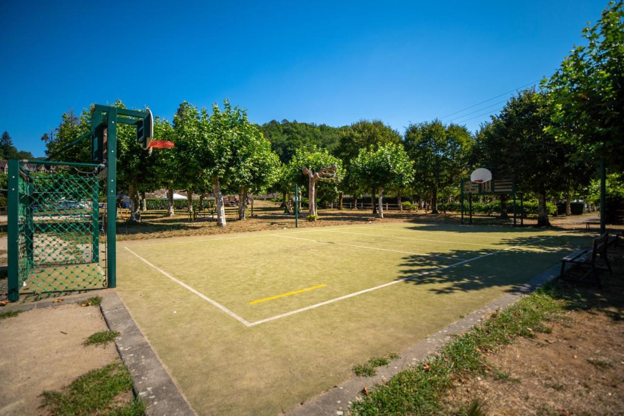 Camping Le Chateau Du Gibanel Saint-Martial-Entraygues Exteriér fotografie