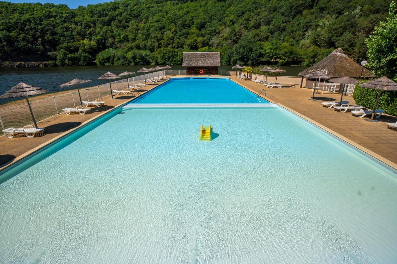 Camping Le Chateau Du Gibanel Saint-Martial-Entraygues Exteriér fotografie