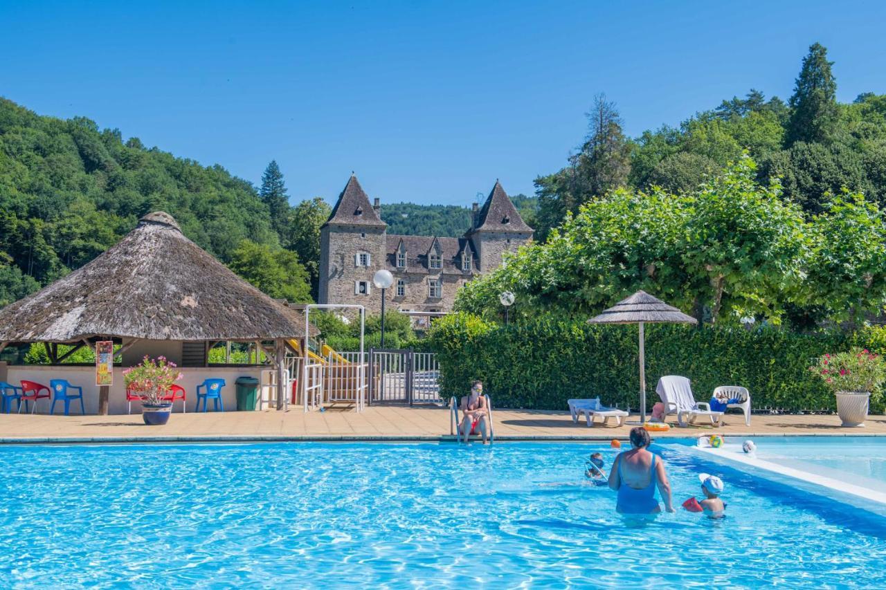 Camping Le Chateau Du Gibanel Saint-Martial-Entraygues Exteriér fotografie
