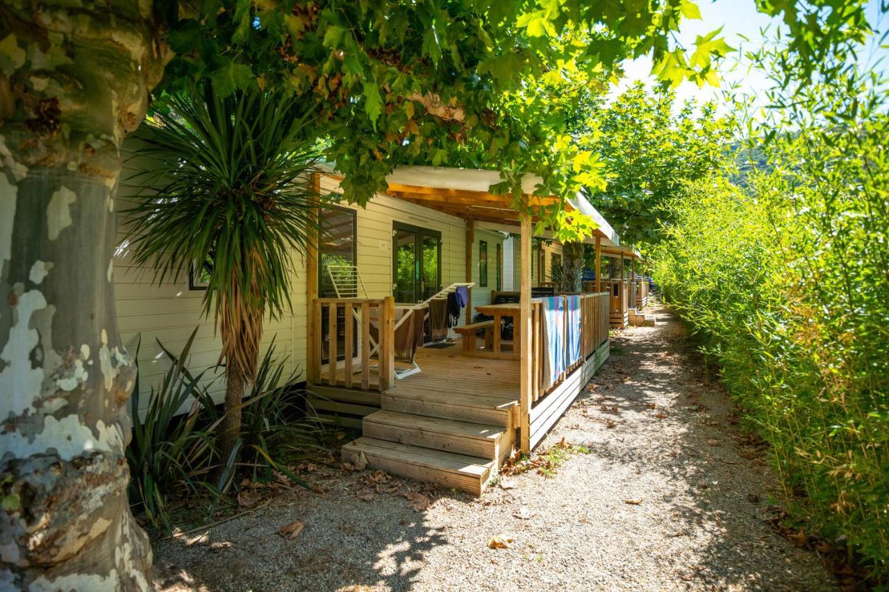 Camping Le Chateau Du Gibanel Saint-Martial-Entraygues Exteriér fotografie