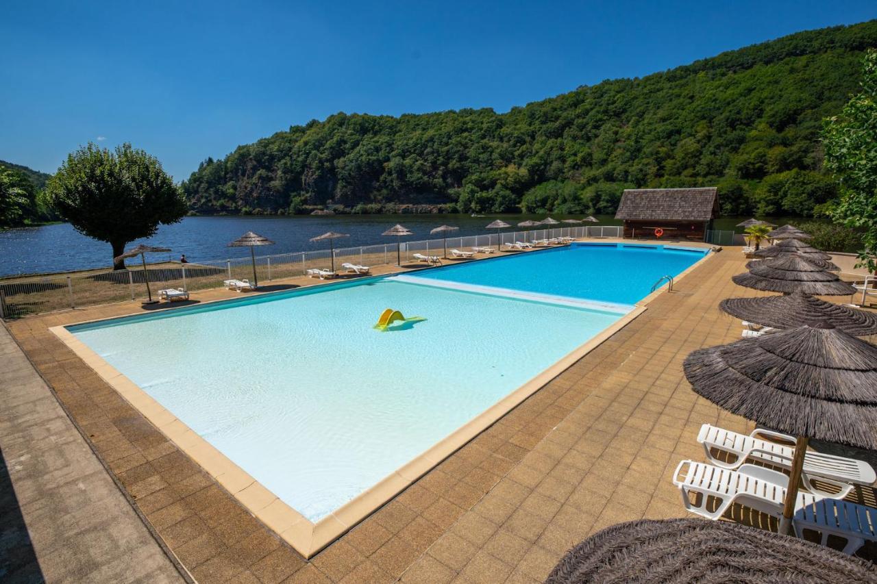 Camping Le Chateau Du Gibanel Saint-Martial-Entraygues Exteriér fotografie