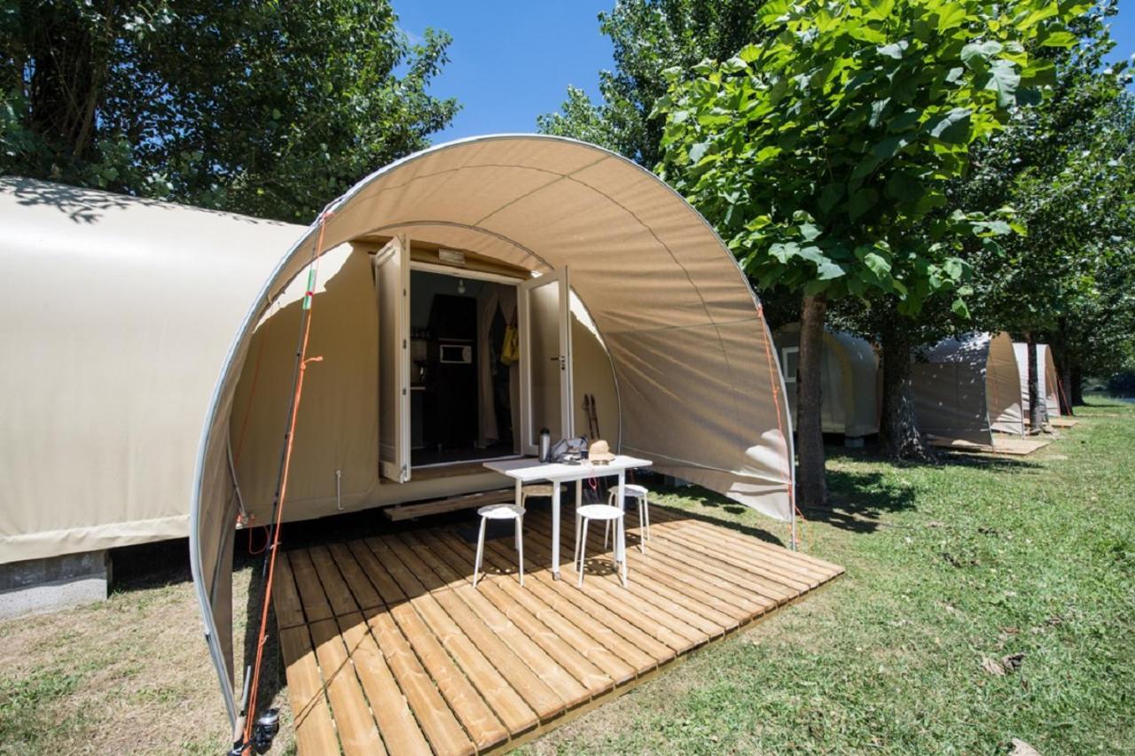 Camping Le Chateau Du Gibanel Saint-Martial-Entraygues Exteriér fotografie