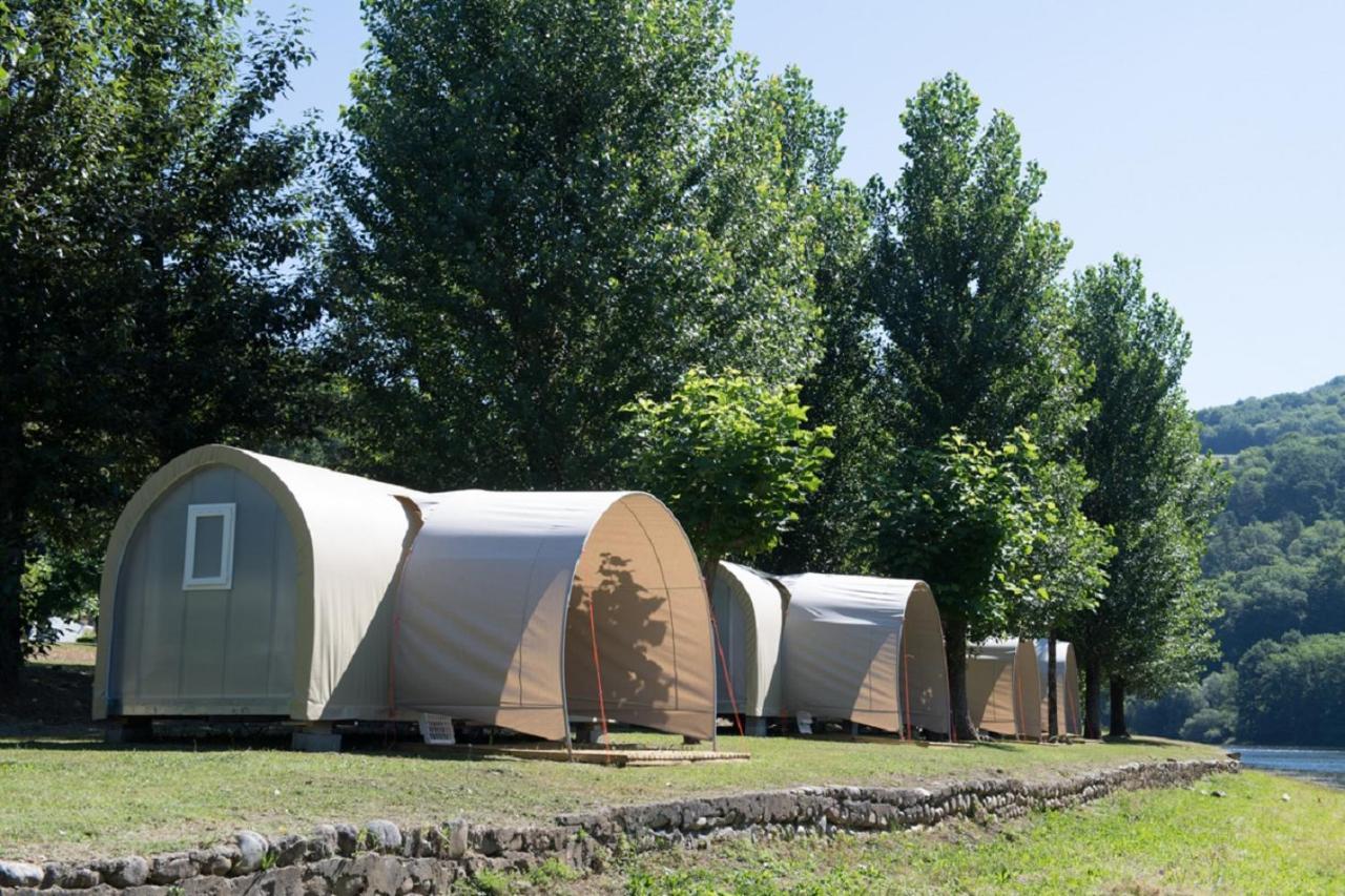 Camping Le Chateau Du Gibanel Saint-Martial-Entraygues Exteriér fotografie