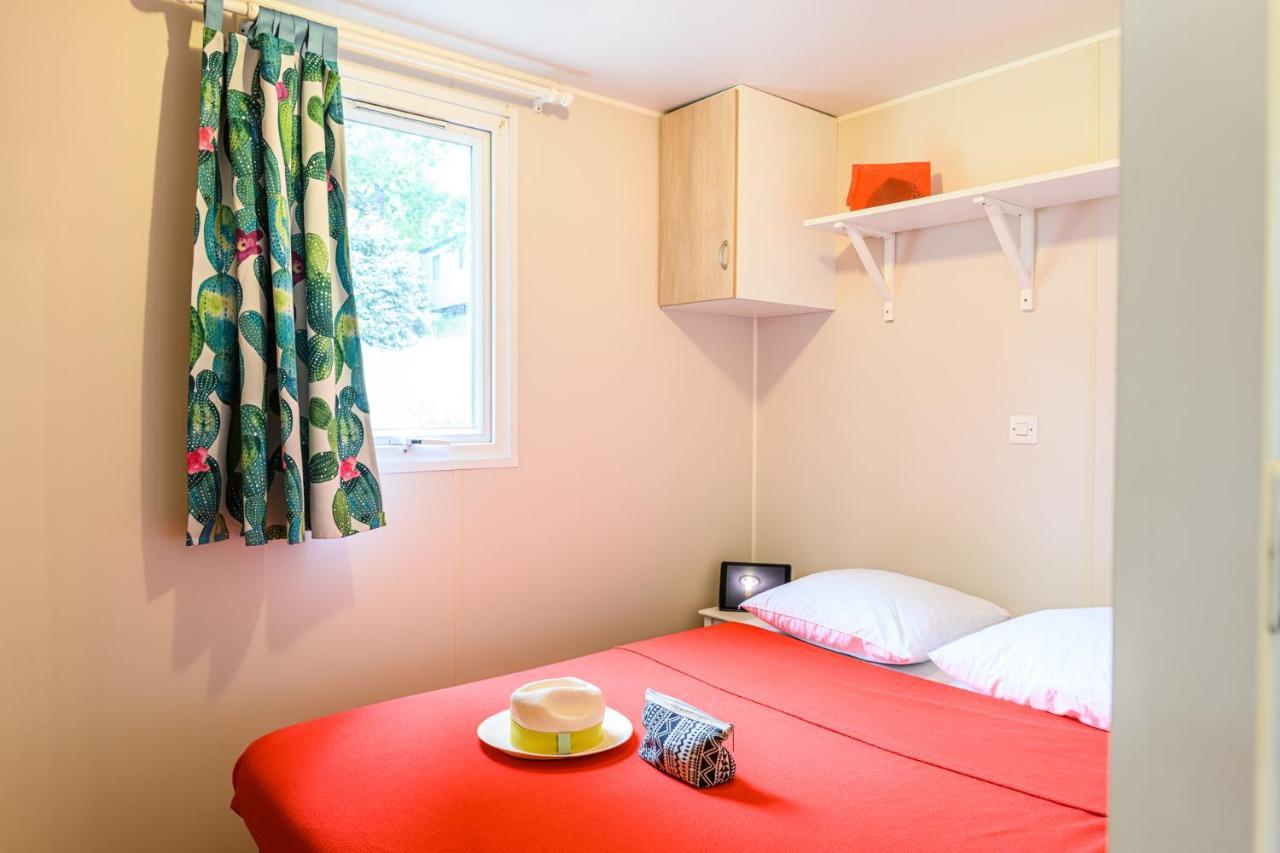 Camping Le Chateau Du Gibanel Saint-Martial-Entraygues Exteriér fotografie