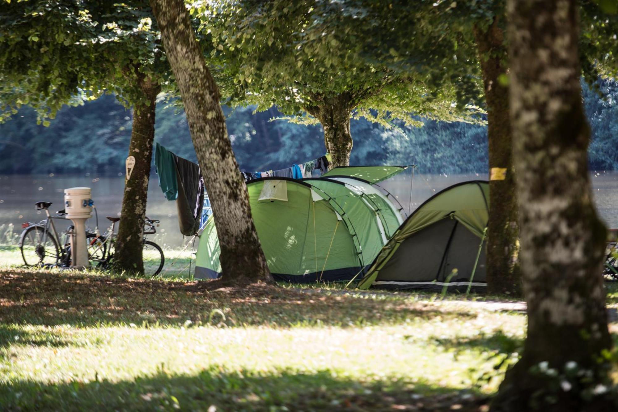 Camping Le Chateau Du Gibanel Saint-Martial-Entraygues Exteriér fotografie