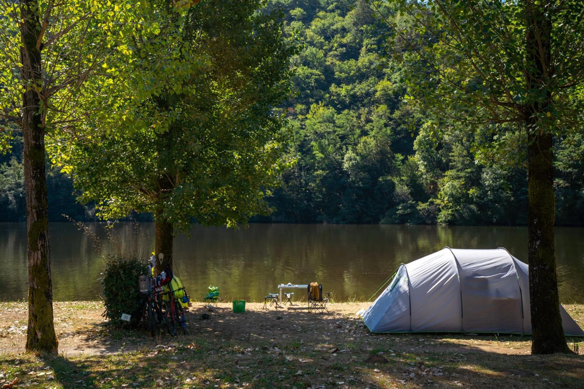 Camping Le Chateau Du Gibanel Saint-Martial-Entraygues Exteriér fotografie
