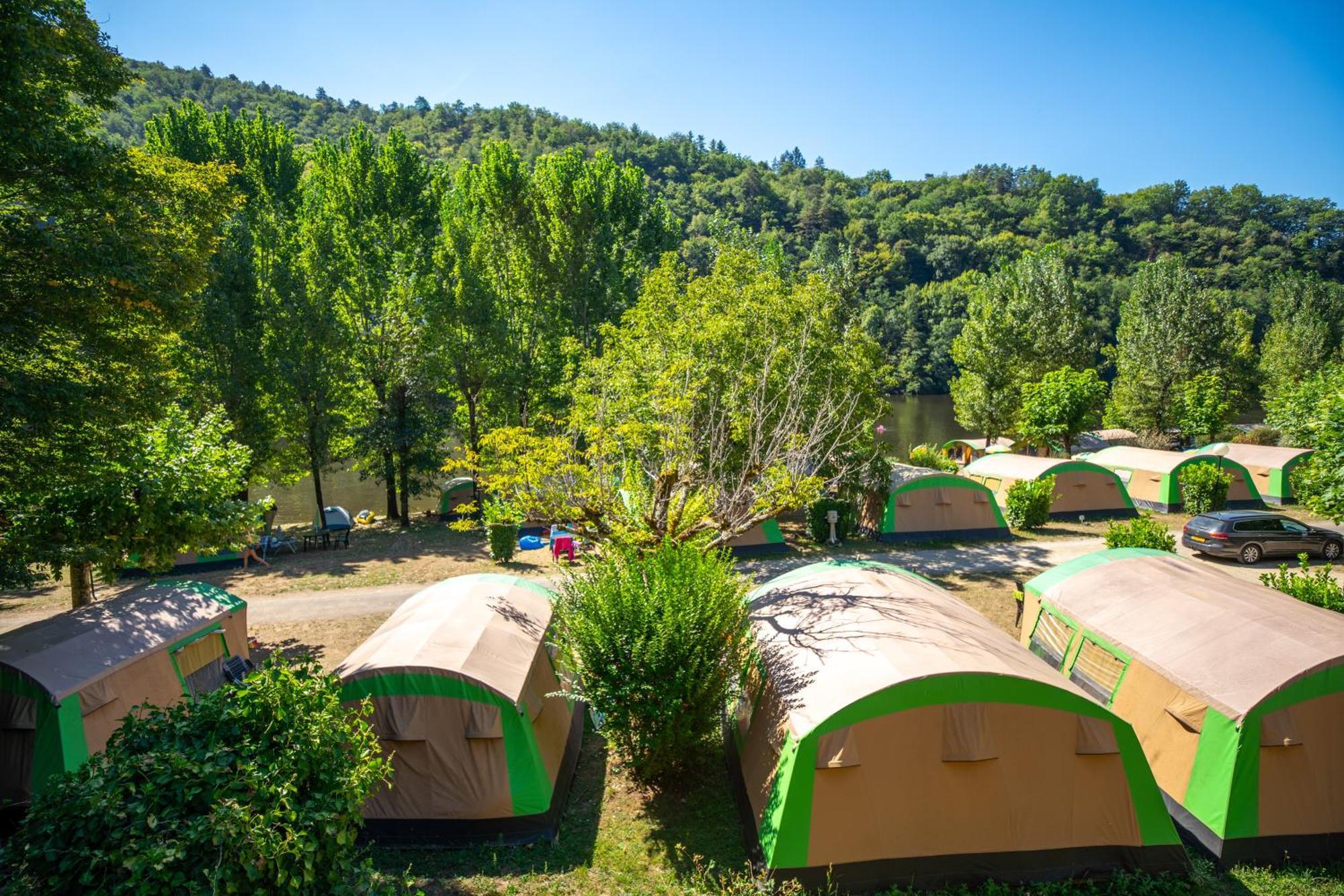 Camping Le Chateau Du Gibanel Saint-Martial-Entraygues Exteriér fotografie